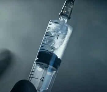 Лечение зависимости от тропикамида в Великом Устюге Шприц с жидкостью